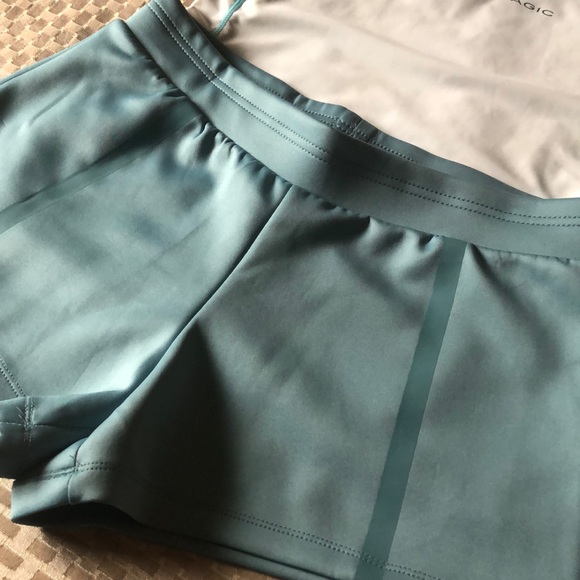Fabletics cute shorts size Medium - Picture 2 of 5